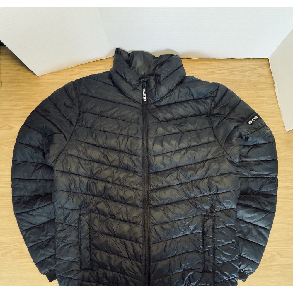 Hollister Men's Puffer Jacket Size L